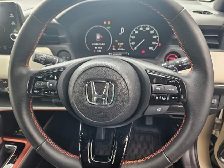 Honda Vezel E HEV Play Edition fitted with Panoramic Roof-Rs 1,600,000